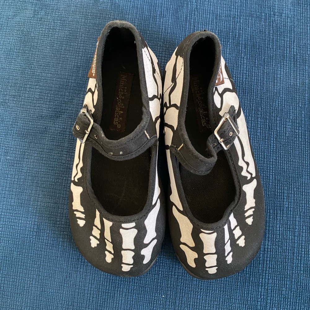 Girls Hot Chocolate designs mary jane shoes.